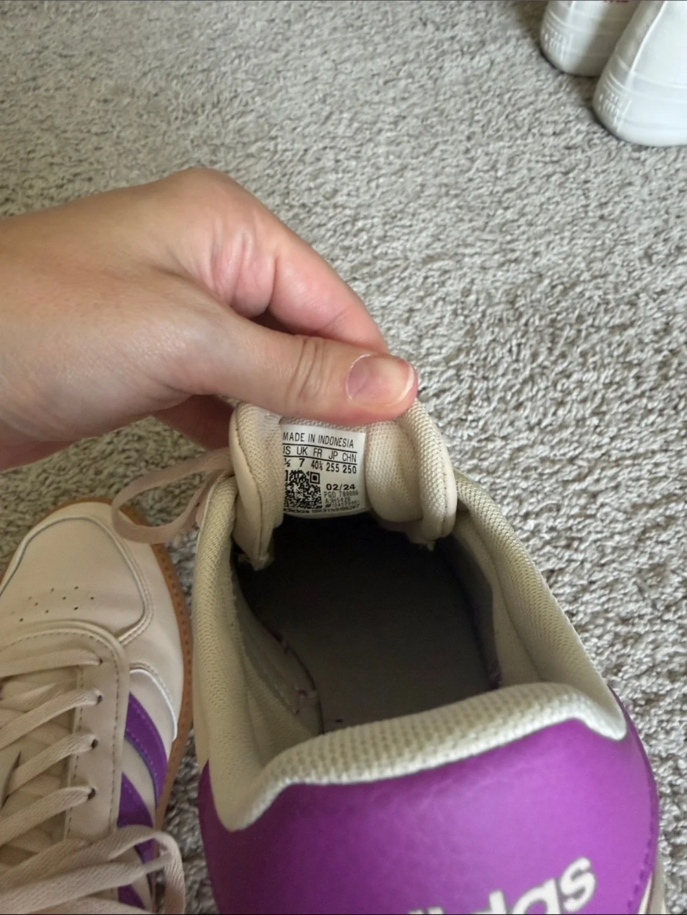 adidas breaknet sleekCream and Purple Low-Top Athletic Sneakers size 8.5